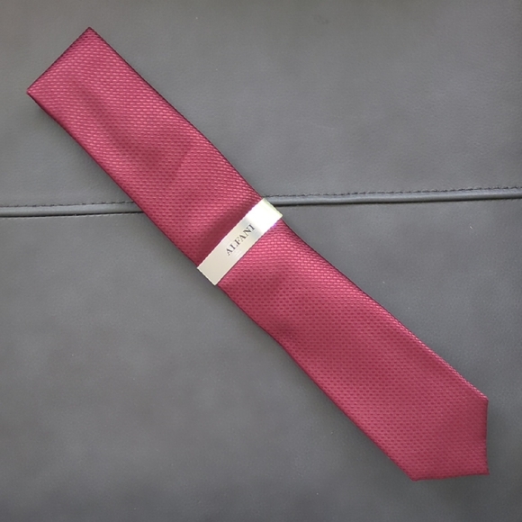 Alfani Men's Rich BurgundyTie - Picture 1 of 3